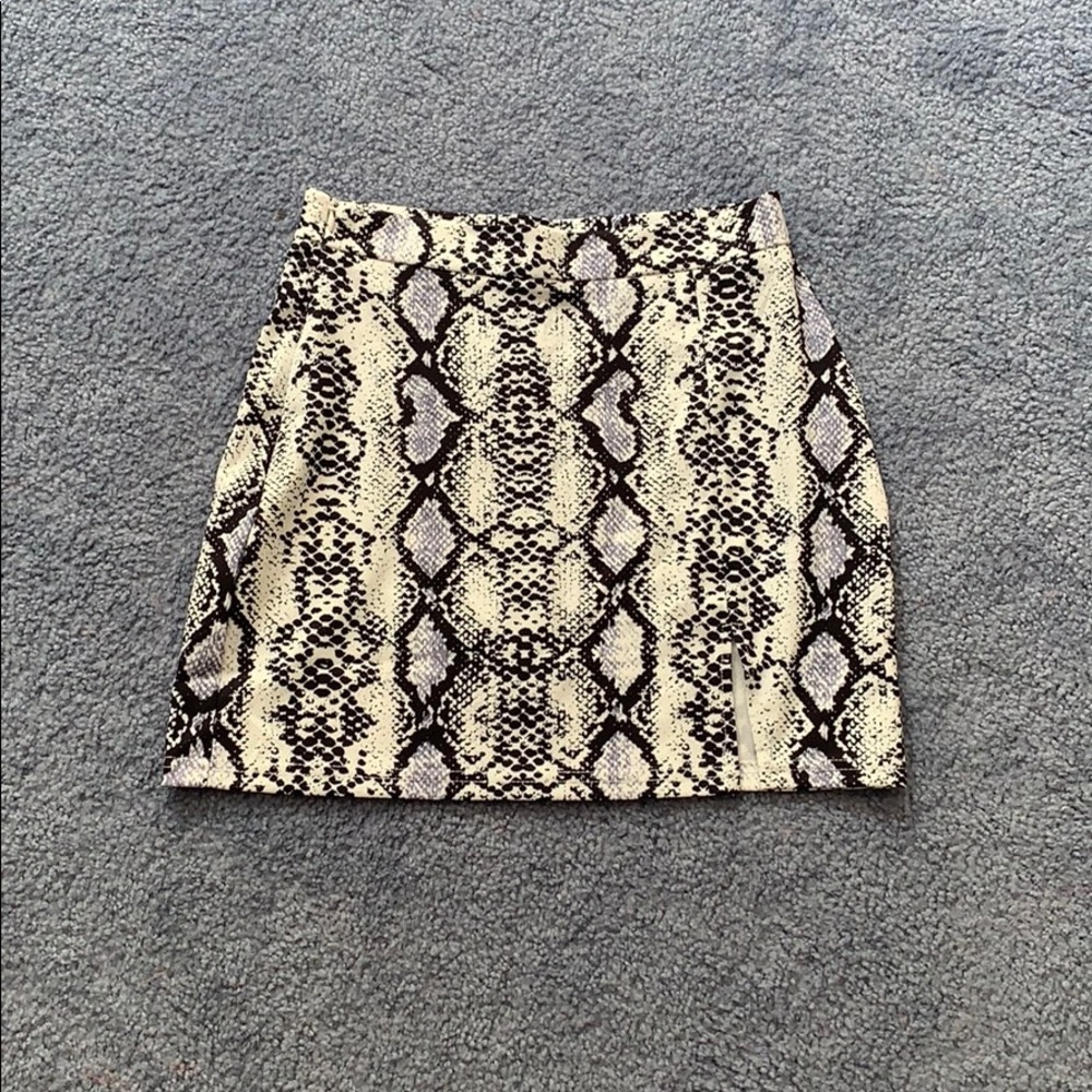 Snake print Mini Skirt. Size xs.